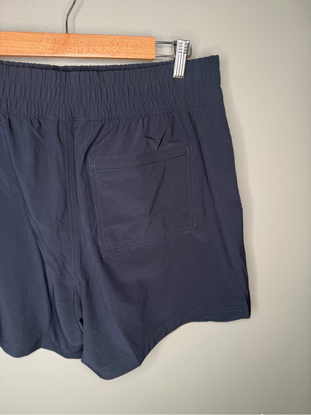 NWT Athleta Wayfind Short - Navy - Picture 7 of 10